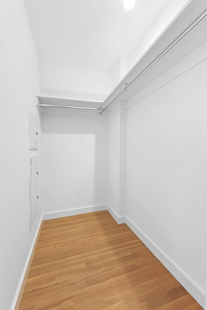 West 15th Street - Photo 9
