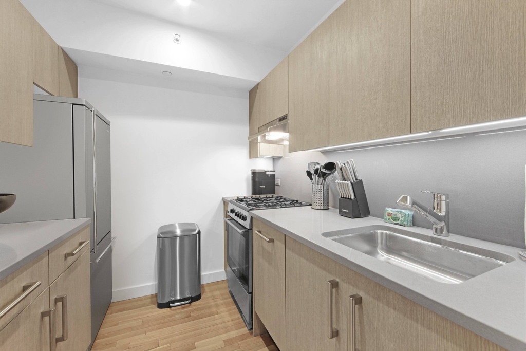 West 15th Street - Photo 6