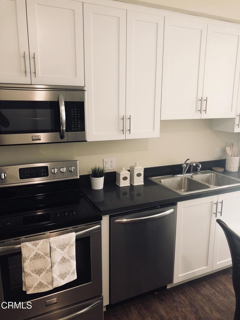 300 W 9th Street - Photo 11