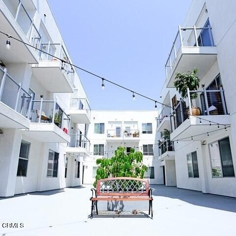 300 W 9th Street - Photo 4