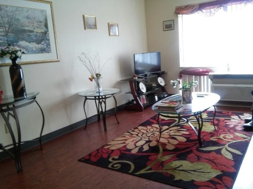 1801 N Broadway Ave - Photo 6