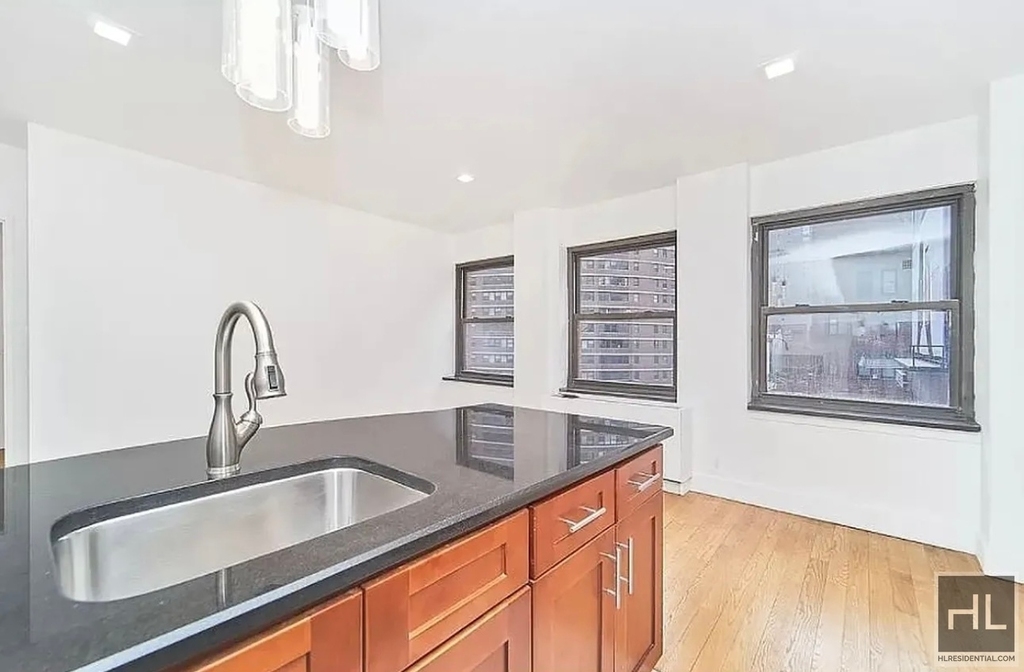 East 37th Street - Photo 3