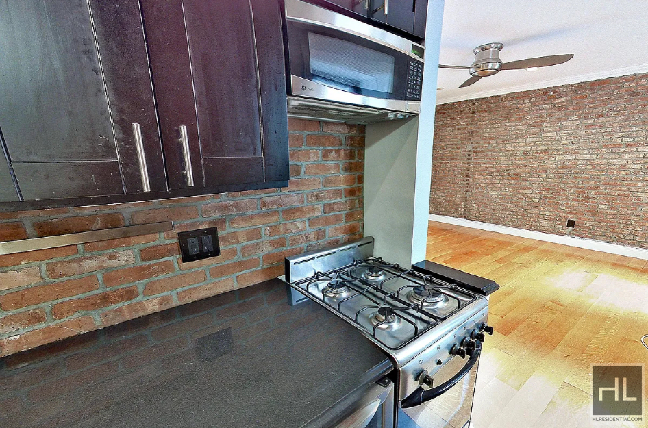 East 100th Street - Photo 2