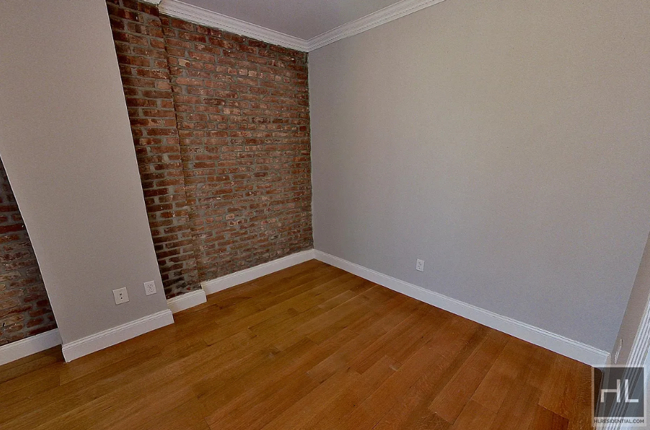East 100th Street - Photo 1