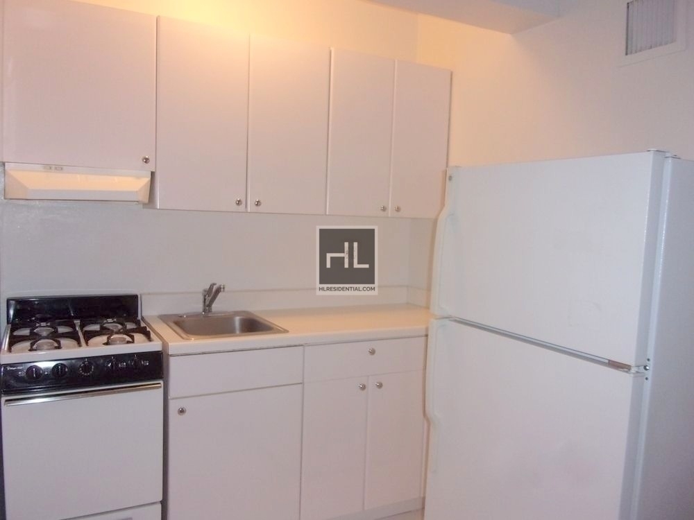 East 39th Street - Photo 3