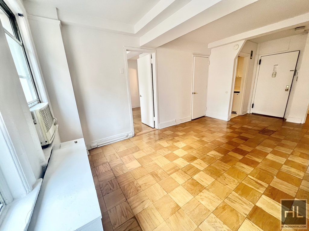 East 39th Street - Photo 2