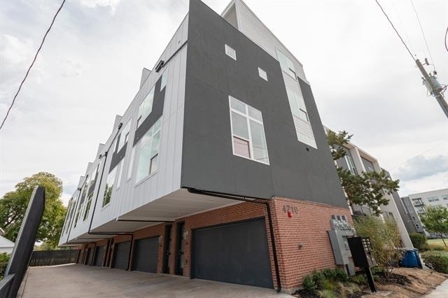 4210 Roseland Avenue - Photo 0