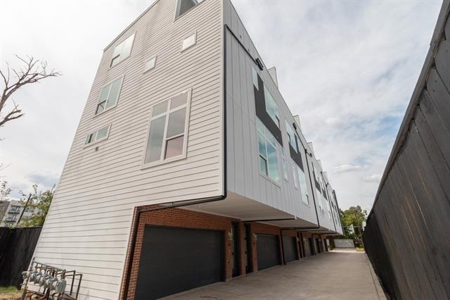 4210 Roseland Avenue - Photo 1