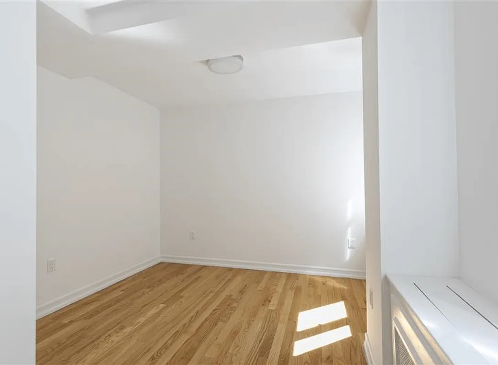 752 West End Avenue - Photo 3