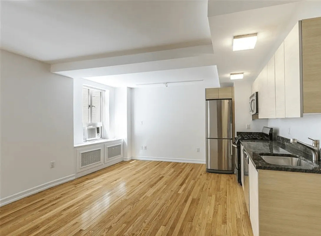 752 West End Avenue - Photo 1