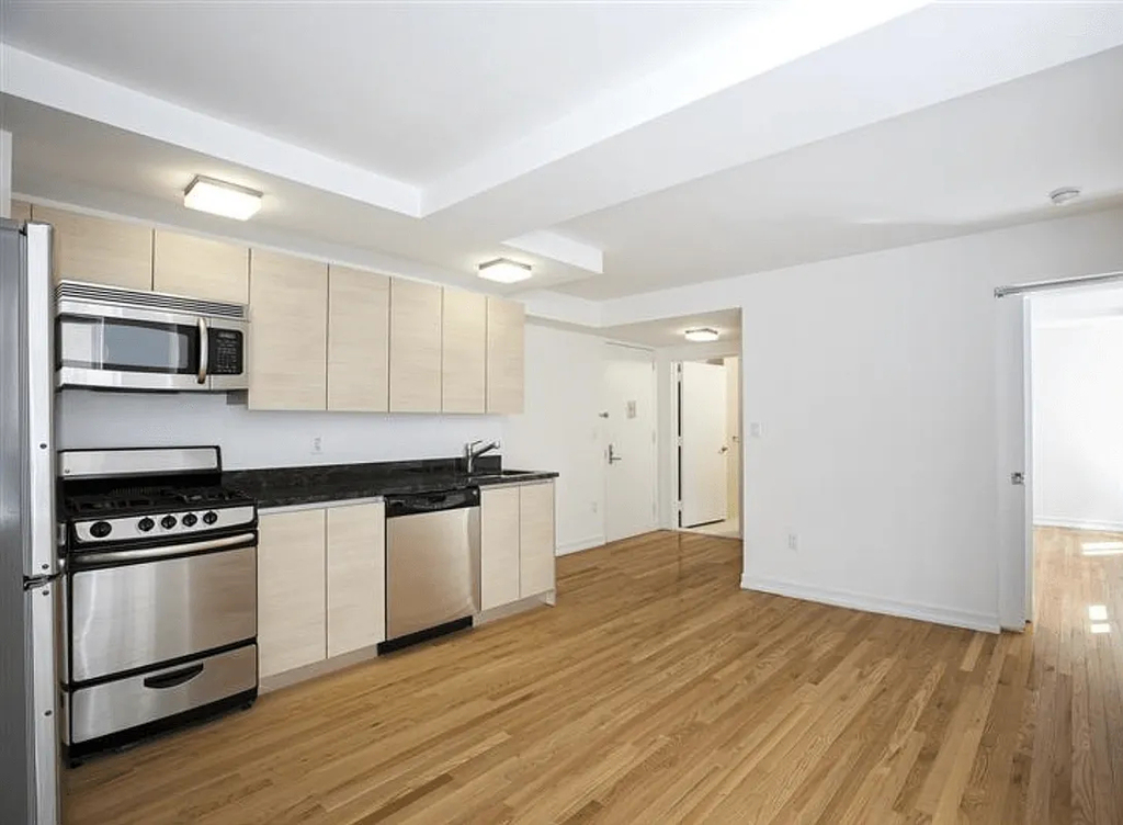 752 West End Avenue - Photo 0