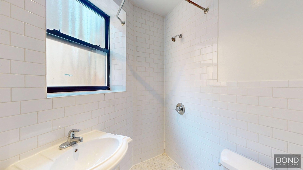 East 9th Street - Photo 3
