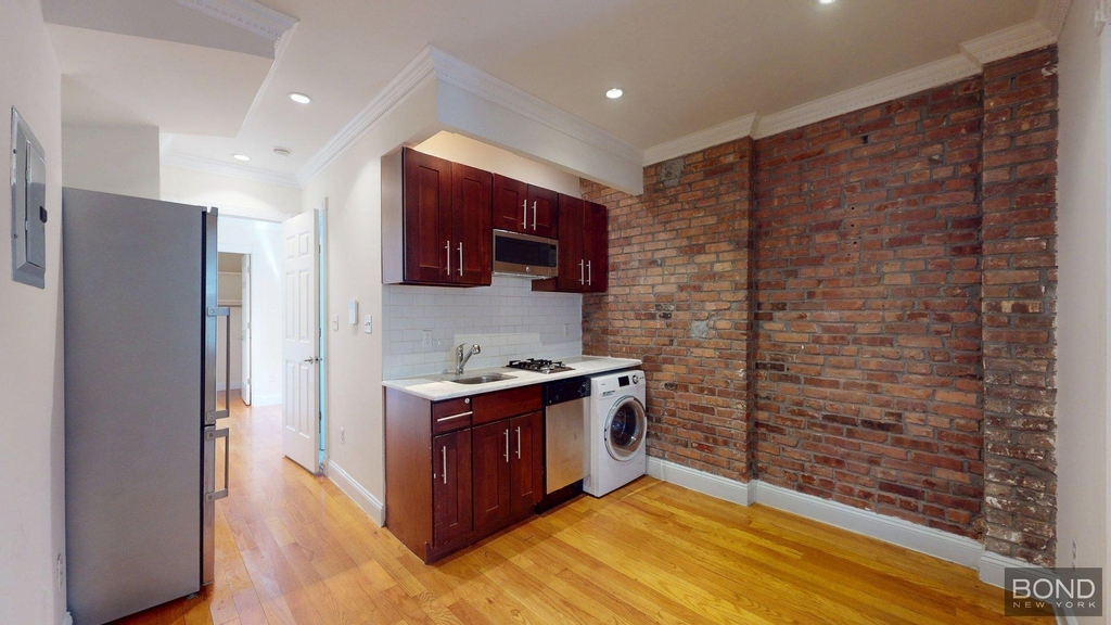 East 9th Street - Photo 0