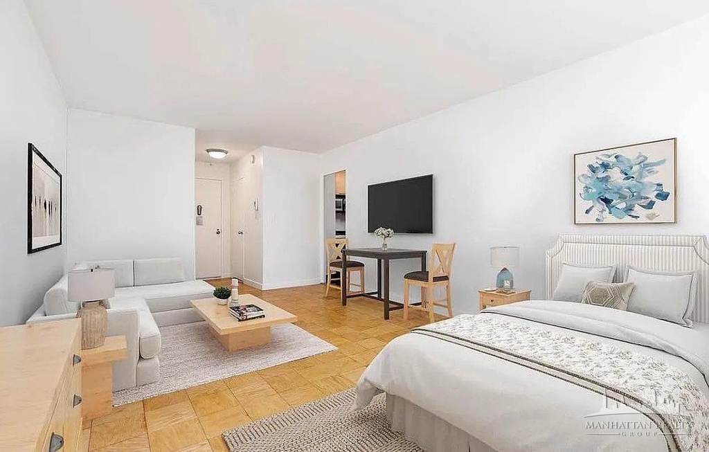 150 East 39th Street - Photo 0