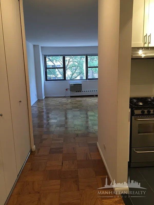 E 46th St - Photo 4