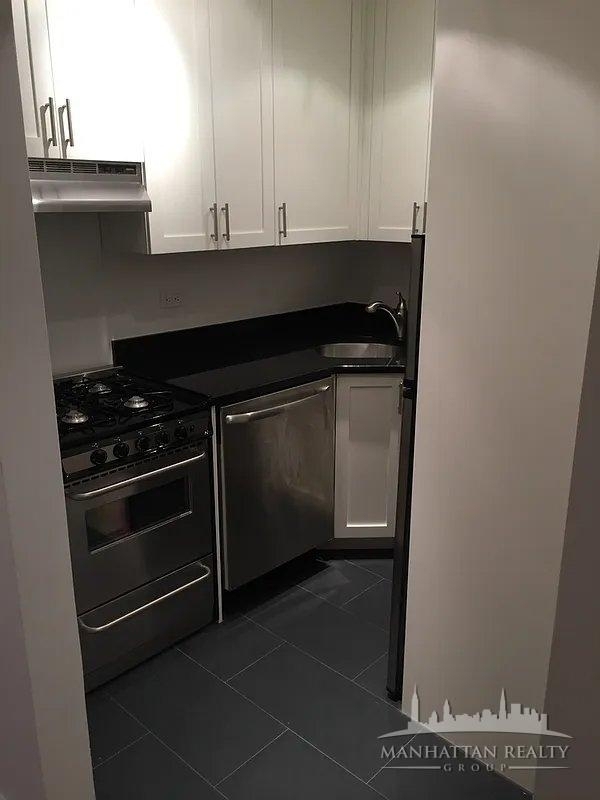 E 46th St - Photo 5