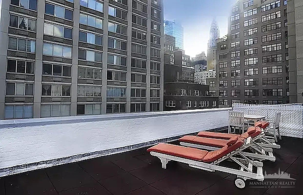 330 East 46th Street - Photo 6