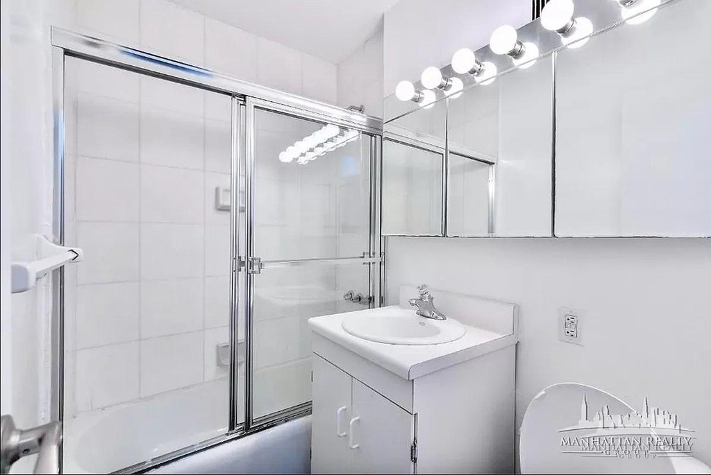 330 East 46th Street - Photo 4