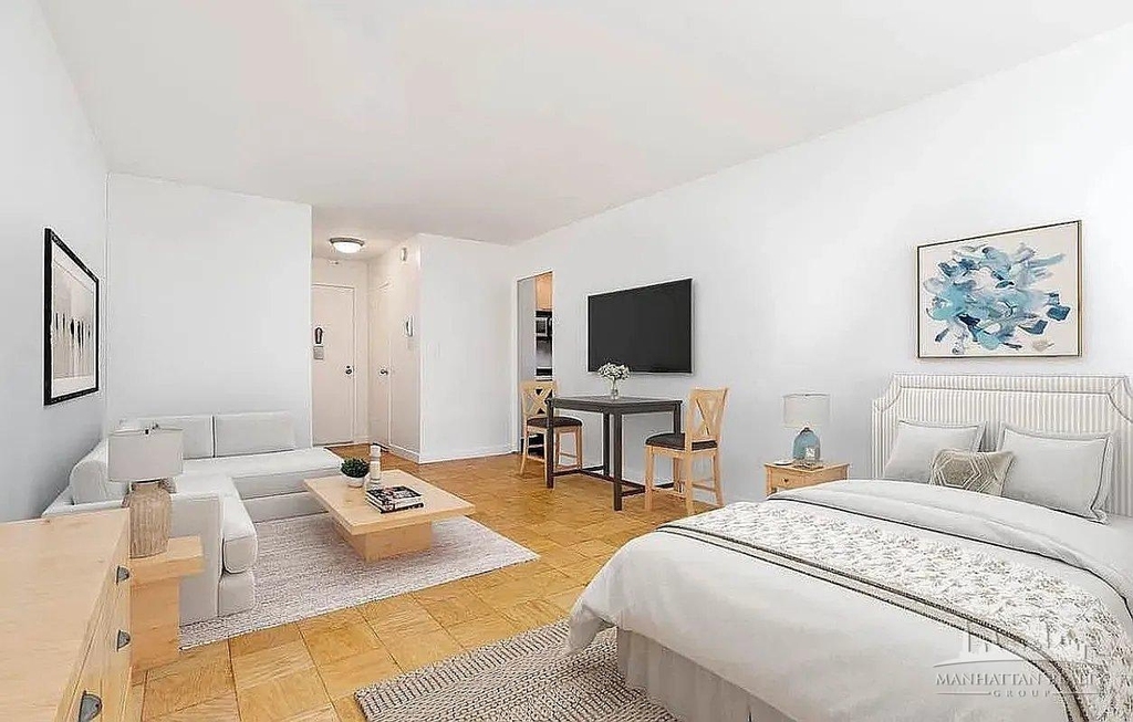 East 35th Street - Photo 1