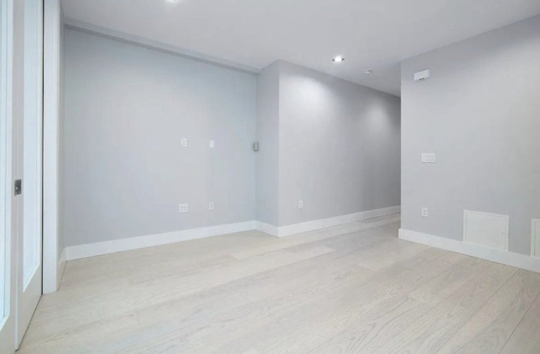 436 W 52nd St - Photo 3
