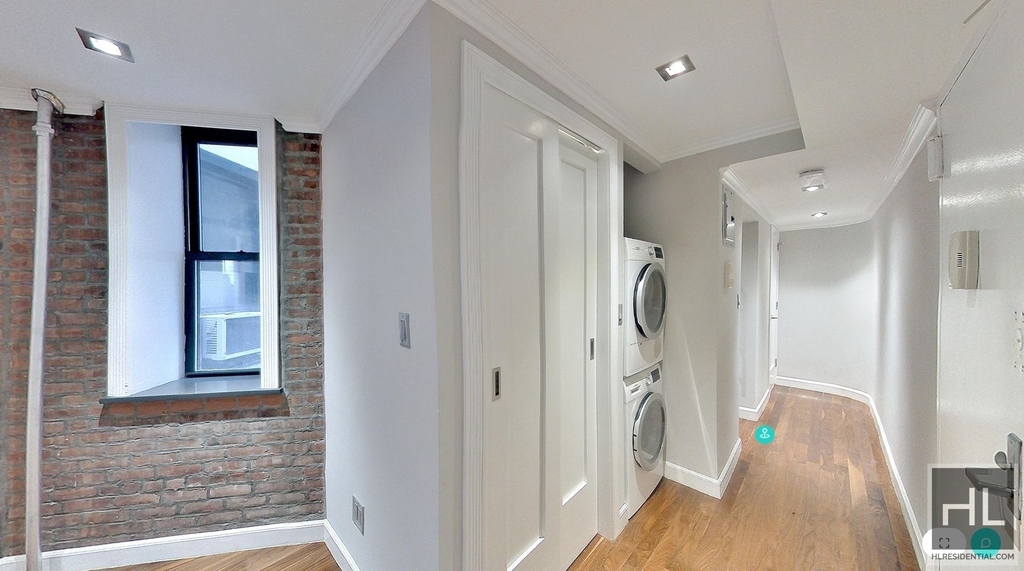 East 25 Street - Photo 4