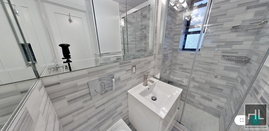 East 25 Street - Photo 5