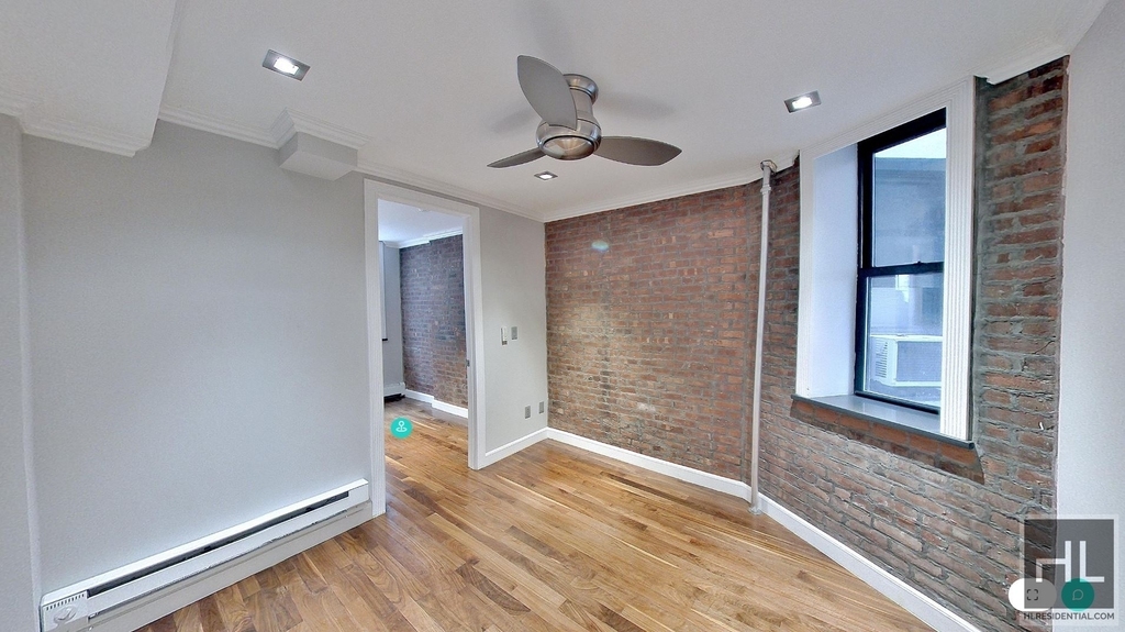 East 25 Street - Photo 3
