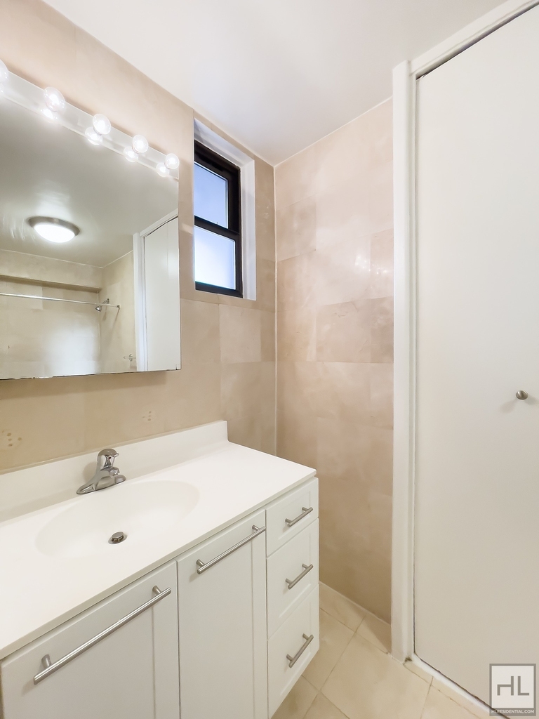 East 36 Street - Photo 8