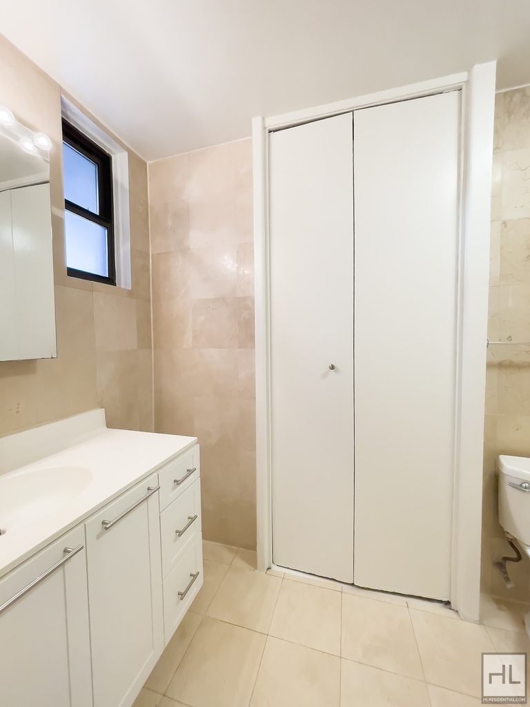 East 36 Street - Photo 6