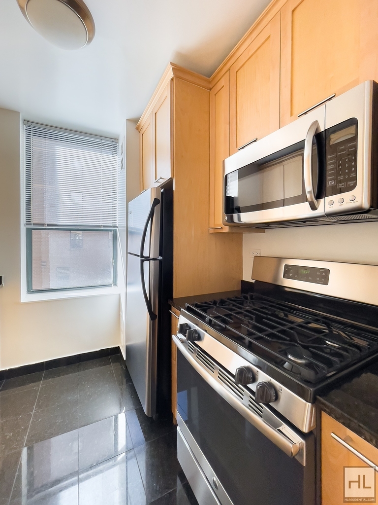 West 87th Street - Photo 4