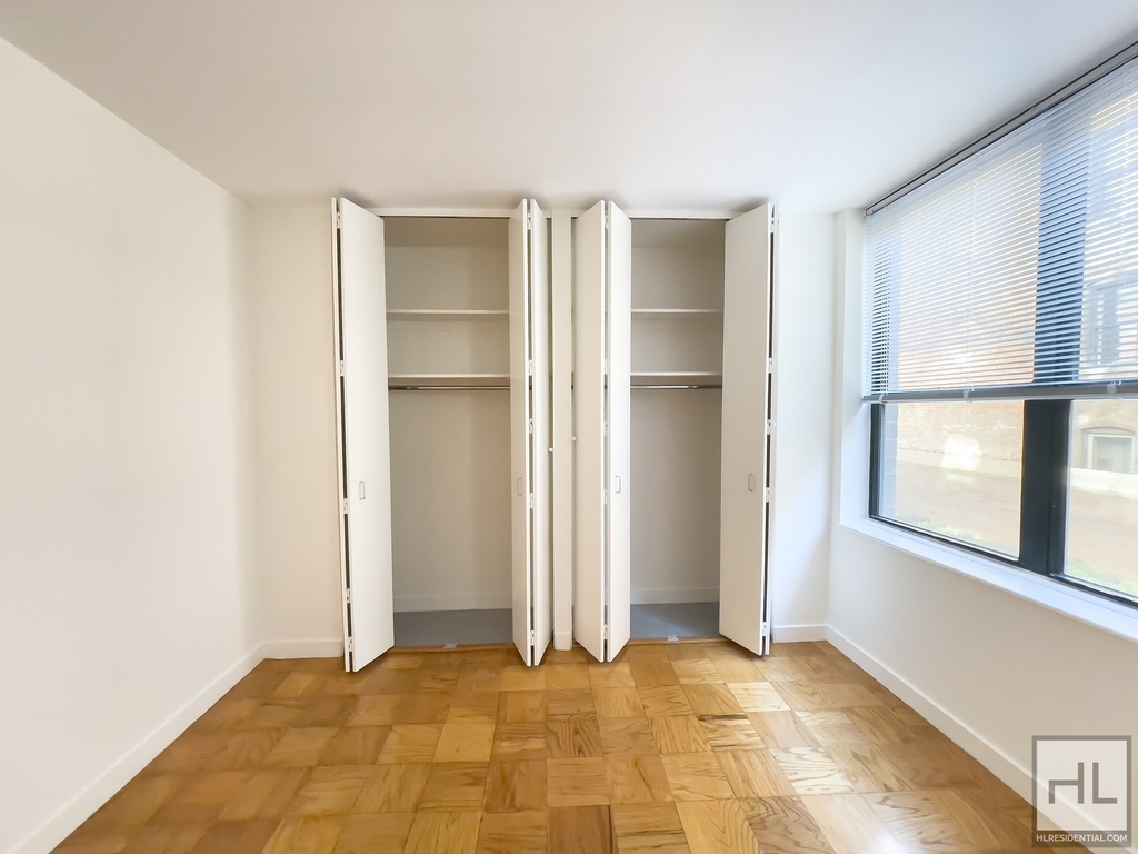 West 87th Street - Photo 7