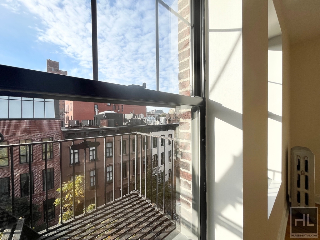 West 11th Street - Photo 5