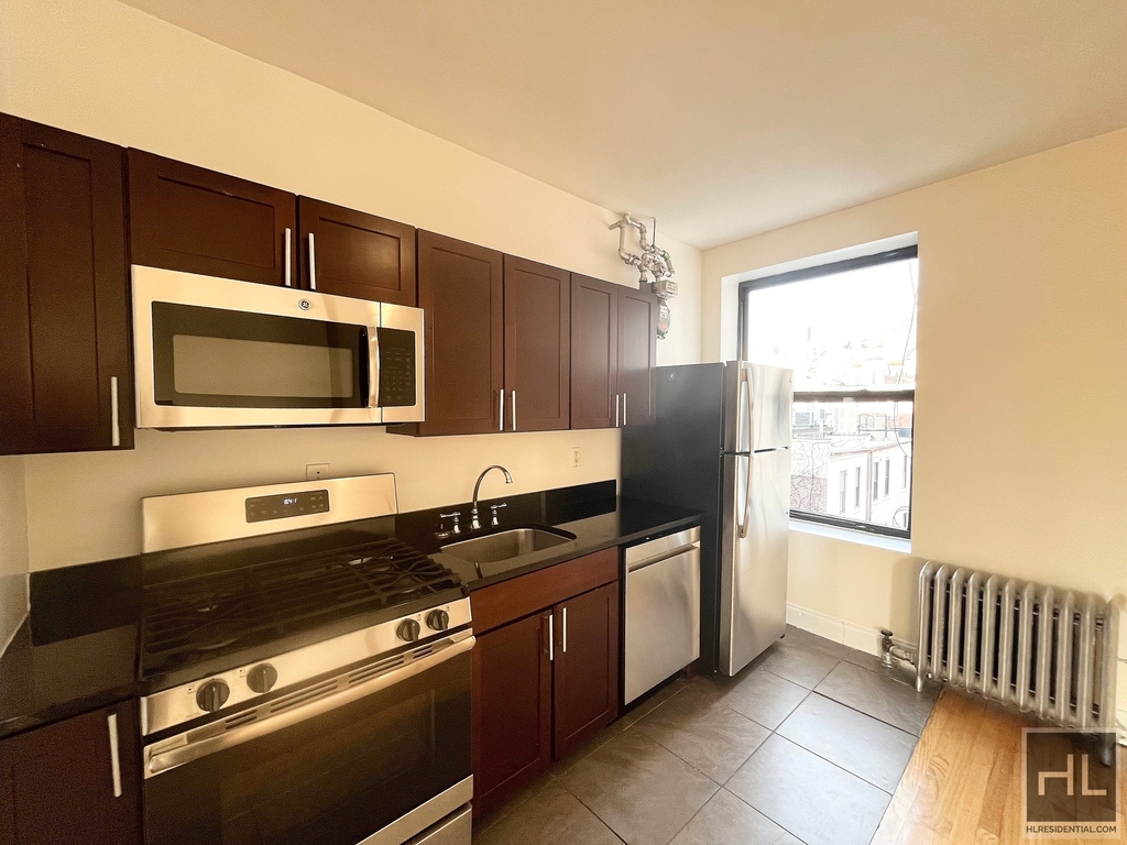 West 11th Street - Photo 3