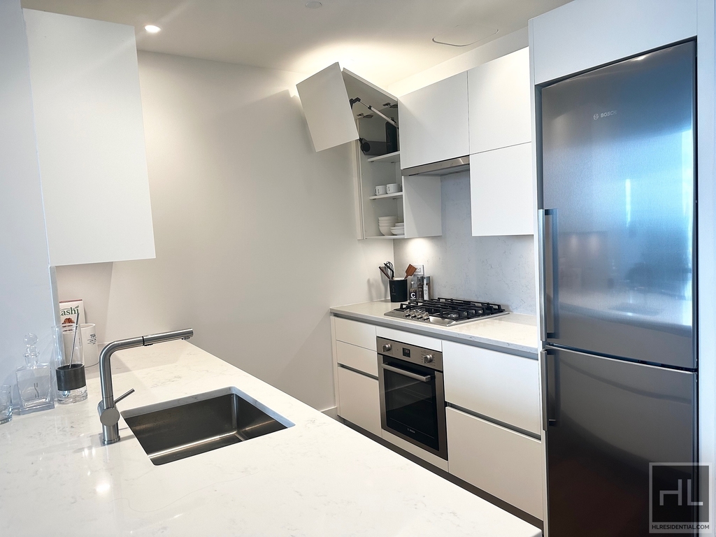East 44th Street - Photo 2
