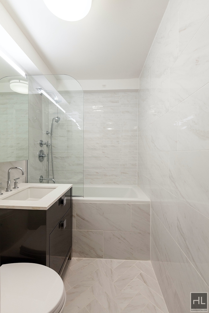 East 86th Street - Photo 3