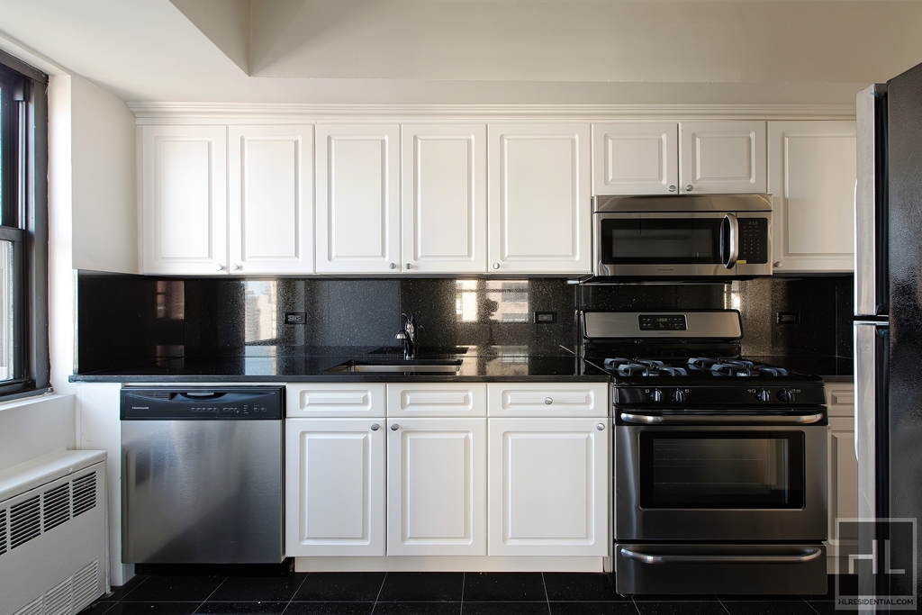 East 86th Street - Photo 2