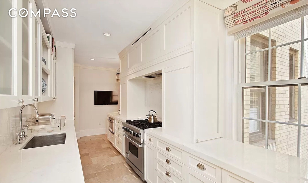 40 E 66th Street - Photo 2