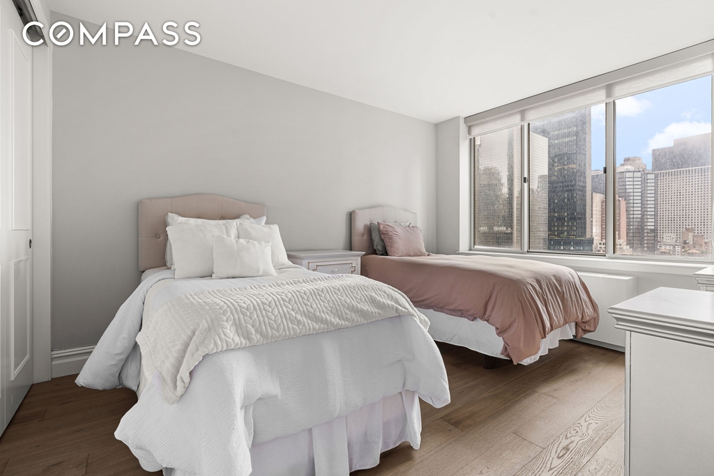 236 E 47th Street - Photo 1