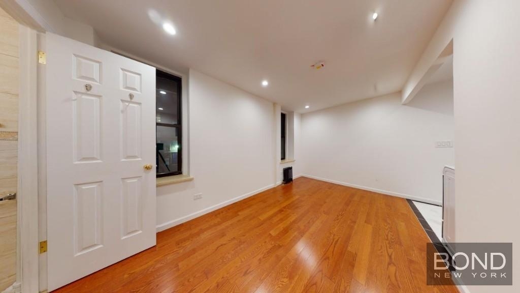 299 East 11th Street - Photo 4