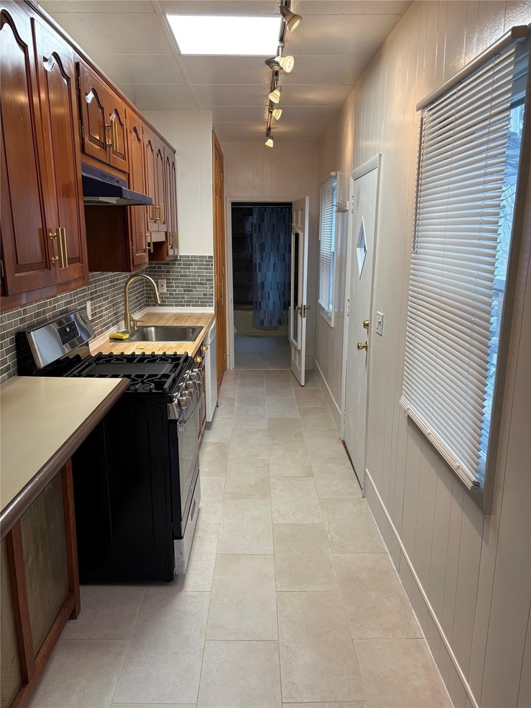 62 South Washington Street - Photo 0