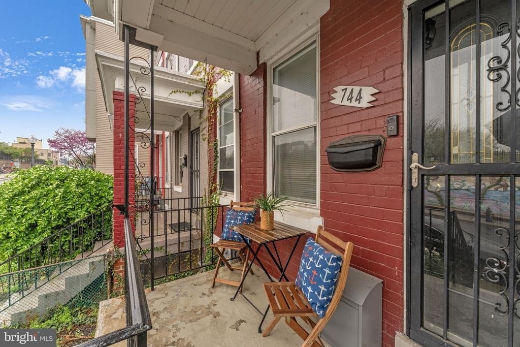 744 Columbia Road Nw - Photo 1