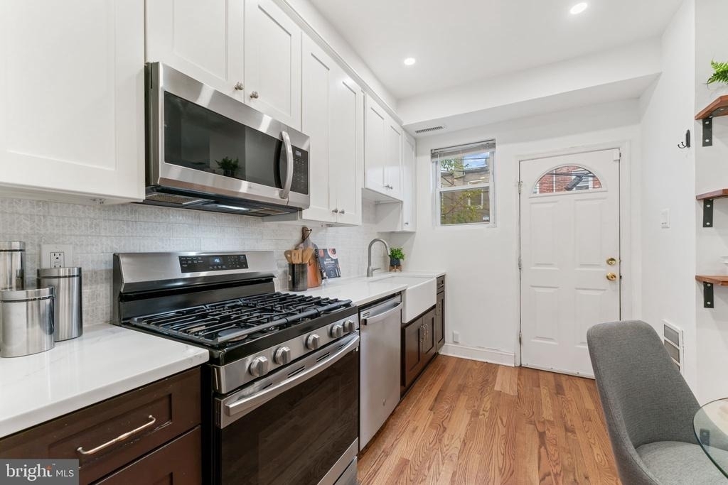 744 Columbia Road Nw - Photo 9