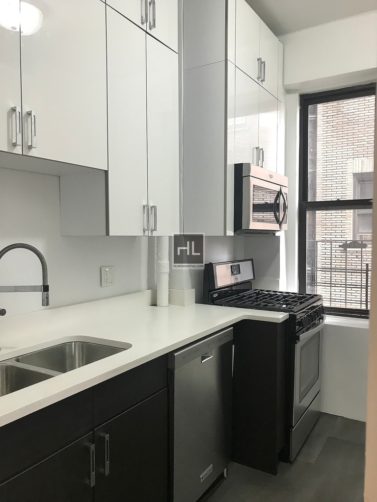 West 98th Street - Photo 3