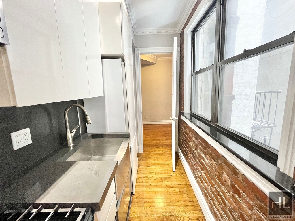 East 13th Street - Photo 5