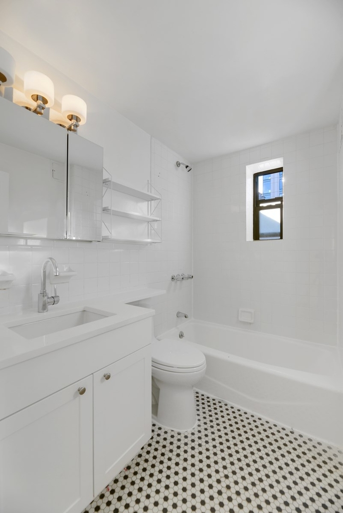 Madison Avenue - Photo 4