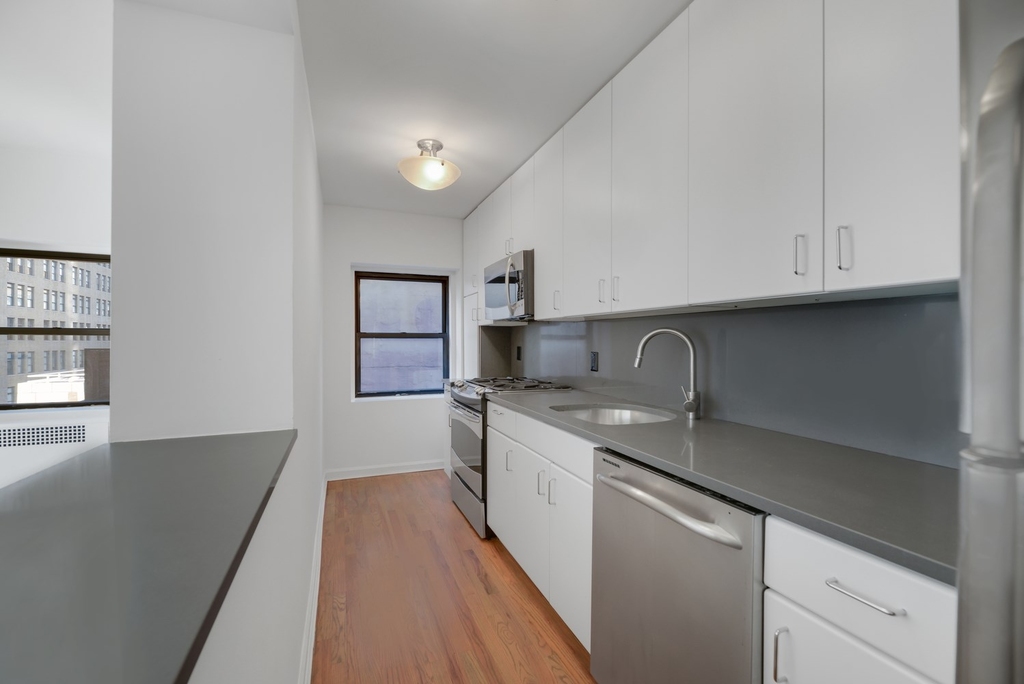 Madison Avenue - Photo 1