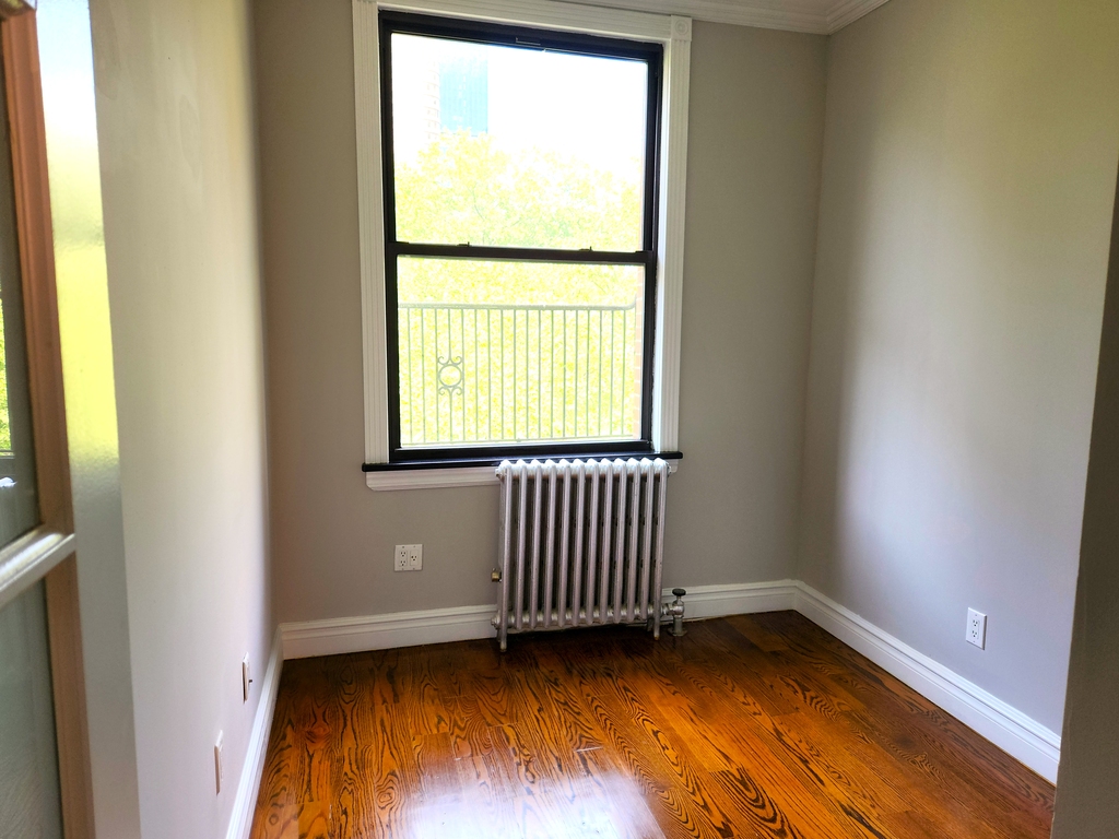 East 35th Street - Photo 5