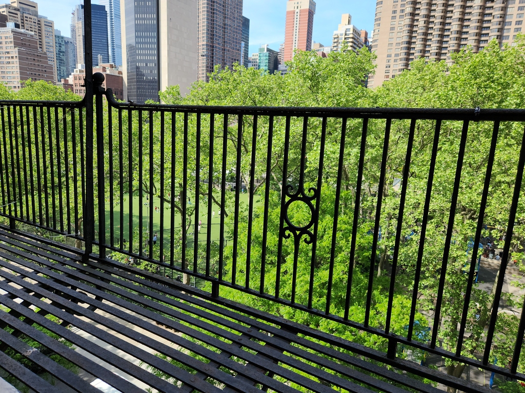 East 35th Street - Photo 10