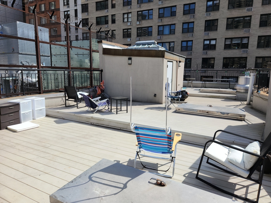 East 35th Street - Photo 12