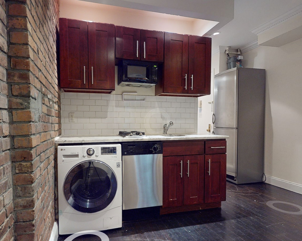610 East 9th Street - Photo 2